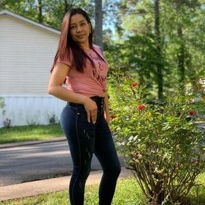 Meet your Posher, Adamaris